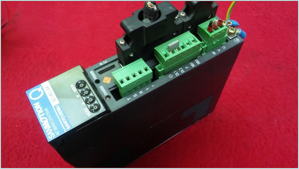 SANMOTION QS1A01AA AC SERVO SYSTEMS SÜRÜCÜ